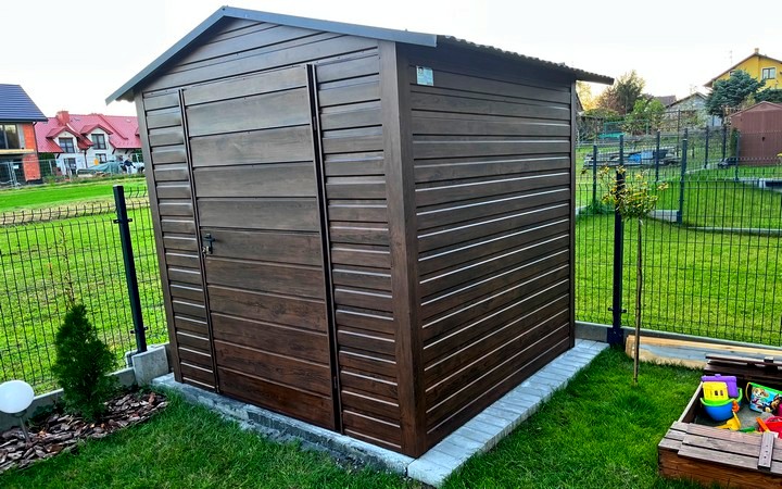 Gerätehaus 2 x 2 m  aus verzinktem Profil mit Fenster und Tür